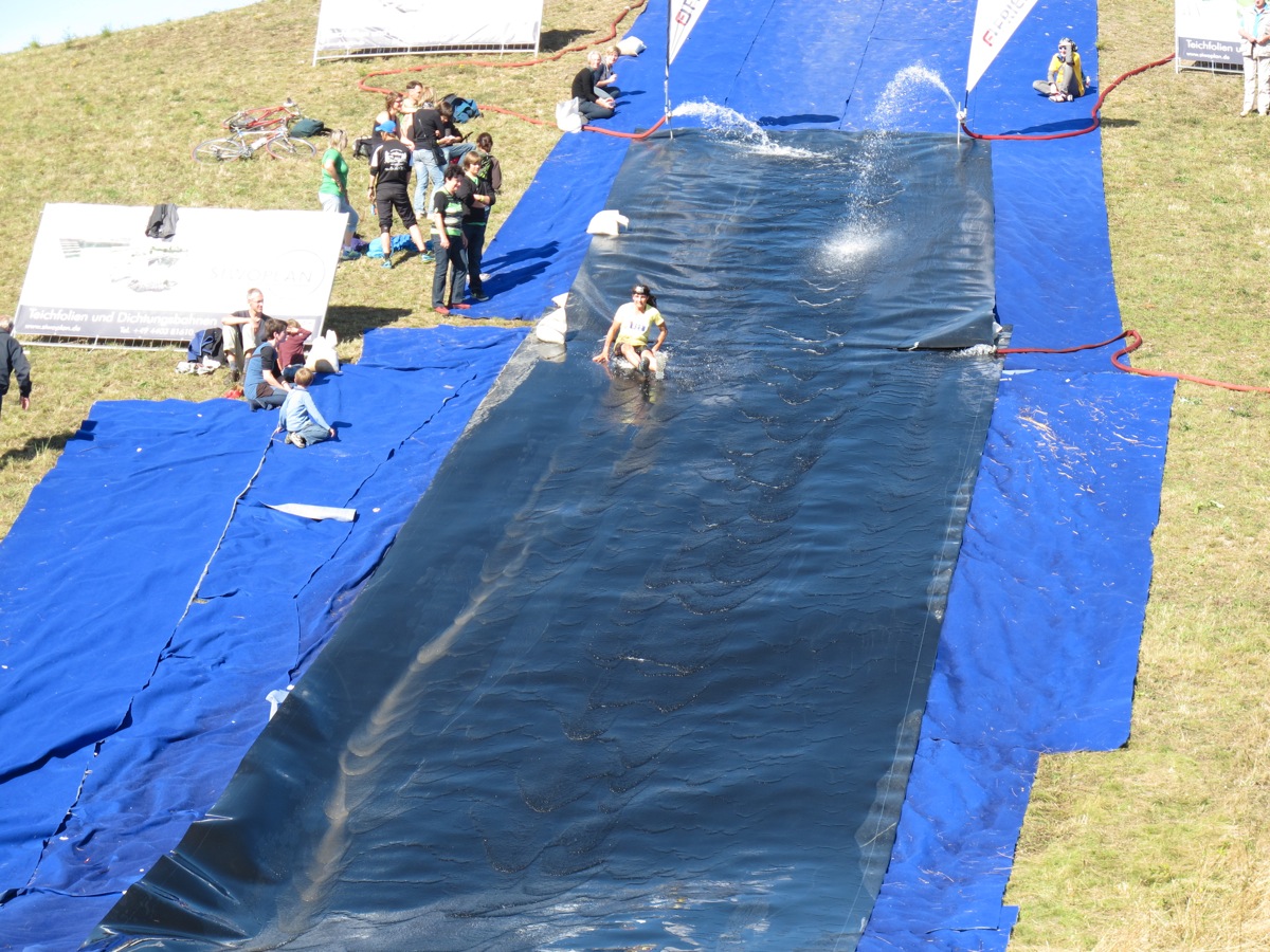 Anpirschen an die Wasserrutsche
